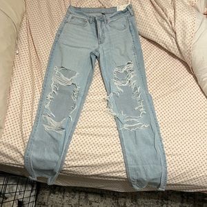 American Eagle Strigid Ripped 90’s Straight Jean